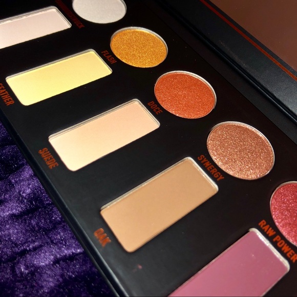 Kat Von D Other - Kat Von D Metal Matte Eyeshadow Palette